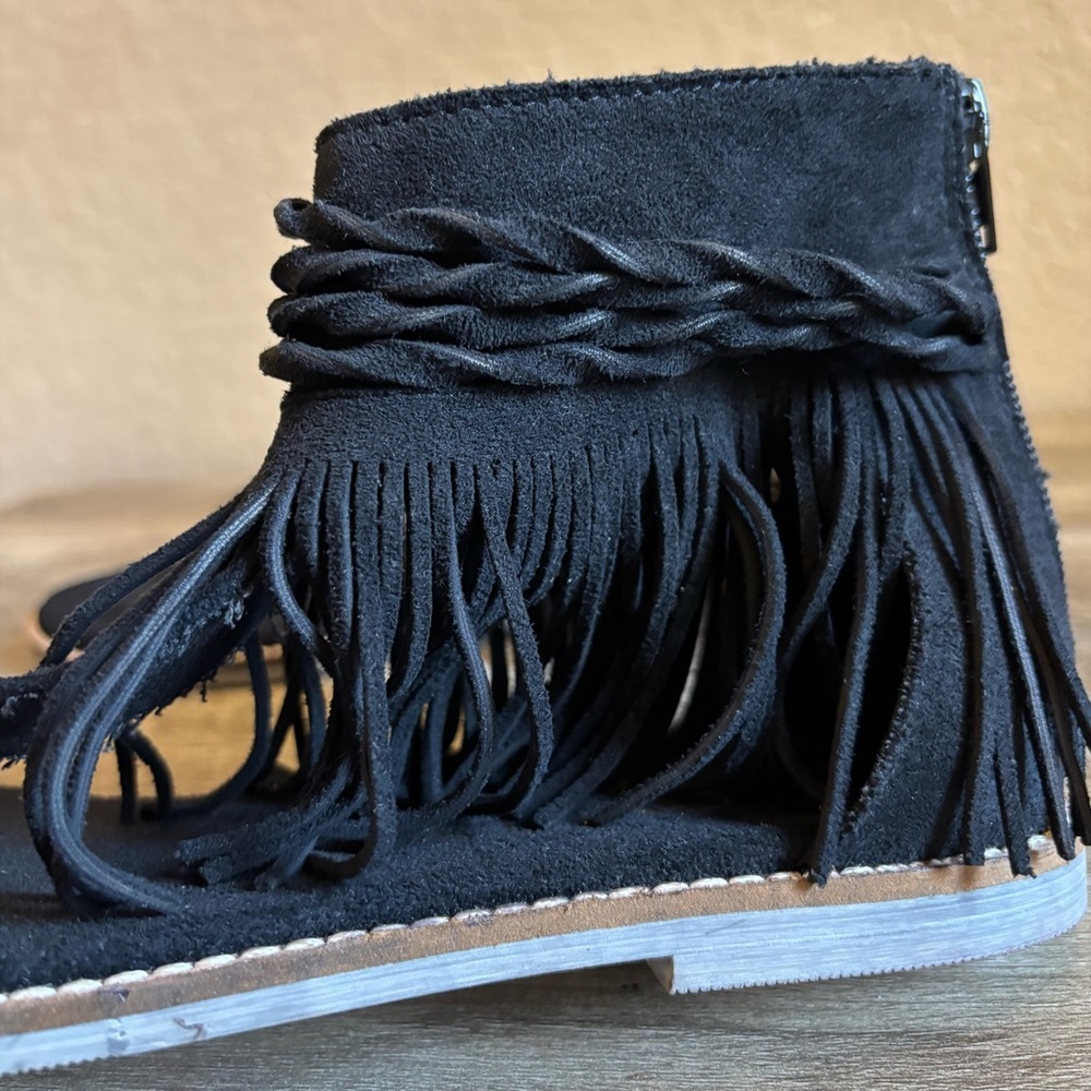 Coconuts by Matisse Fringe Flat Thong Sandal Black - Picture 3 of 12